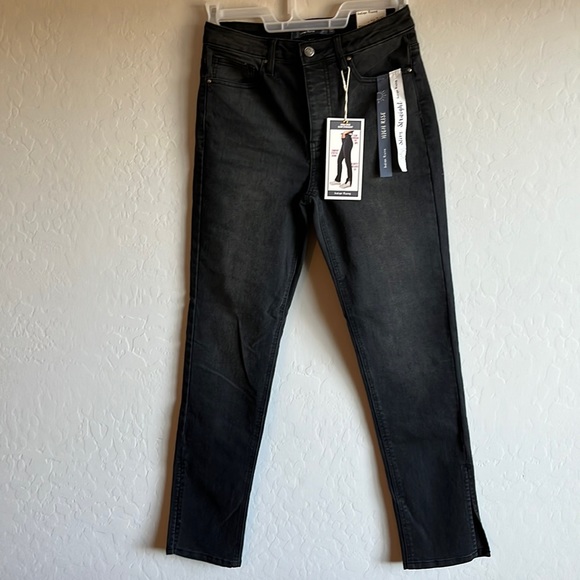 5/27 Indigo Rising High Rise
Slim Straight Fit Jeans Black Wash - Picture 5 of 10